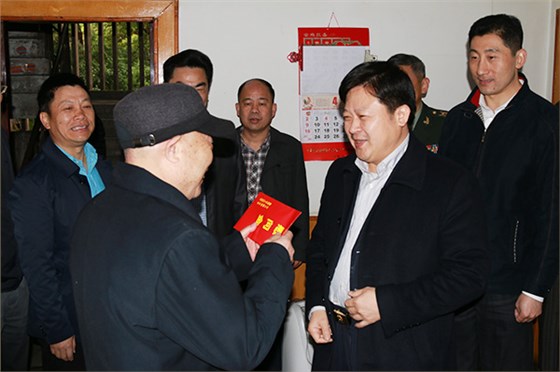 刘志仁亲临EBET易博走访慰问军转干部国防建设二等功臣侯尚德