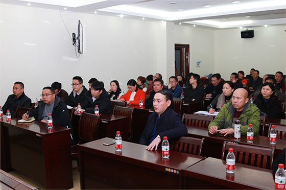 EBET易博组织观看《互联网+传统企业 &mdash;&mdash;网络转型的战略关键》专题视频讲座