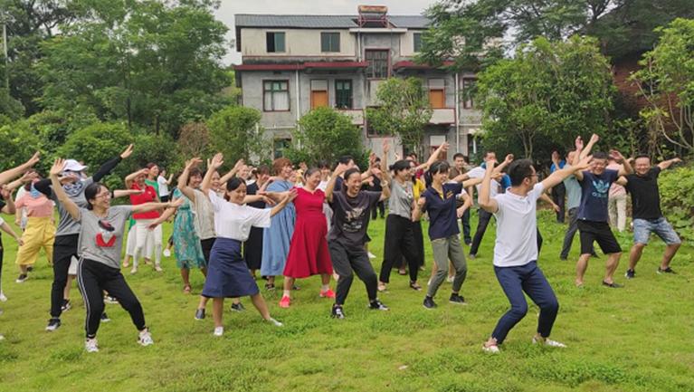 副水、通达：开展团队户外拓展活动